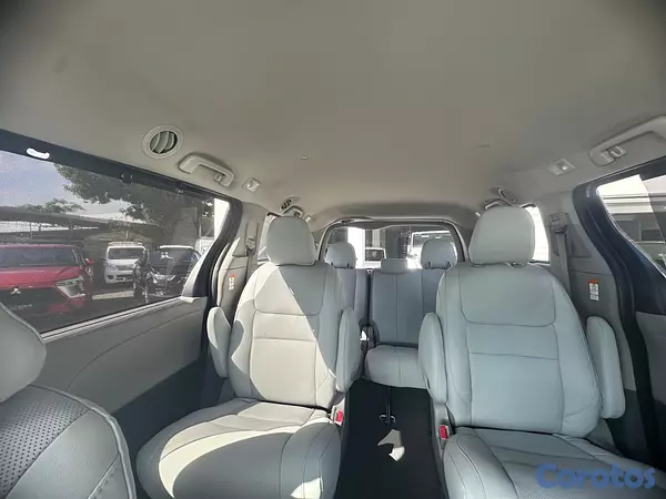 jeepetas y camionetas - TOYOTA SIENNA LE AWD 2020 5