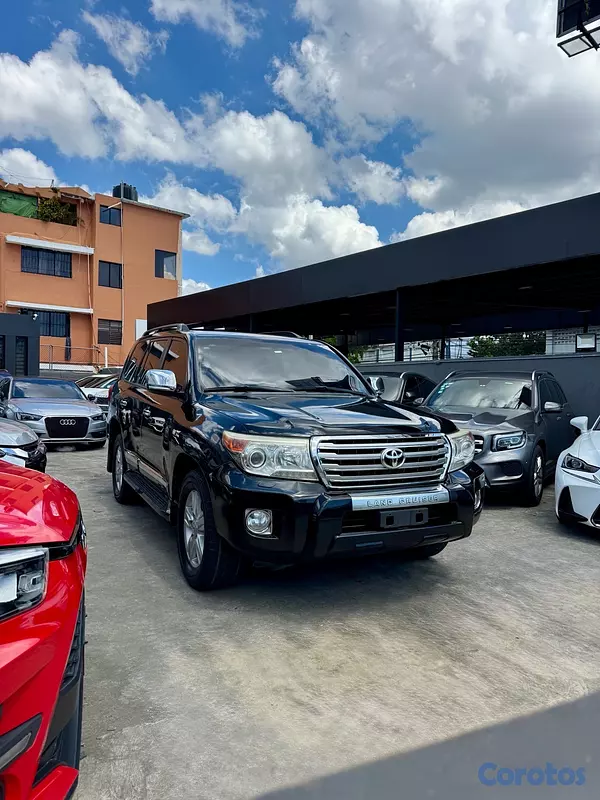 jeepetas y camionetas - Toyota Land Cruiser VX 2010 3