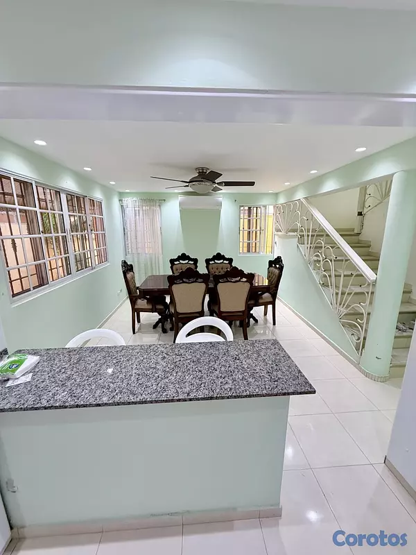 casas - Se vende casa frente a la Sirena de la charles de  5