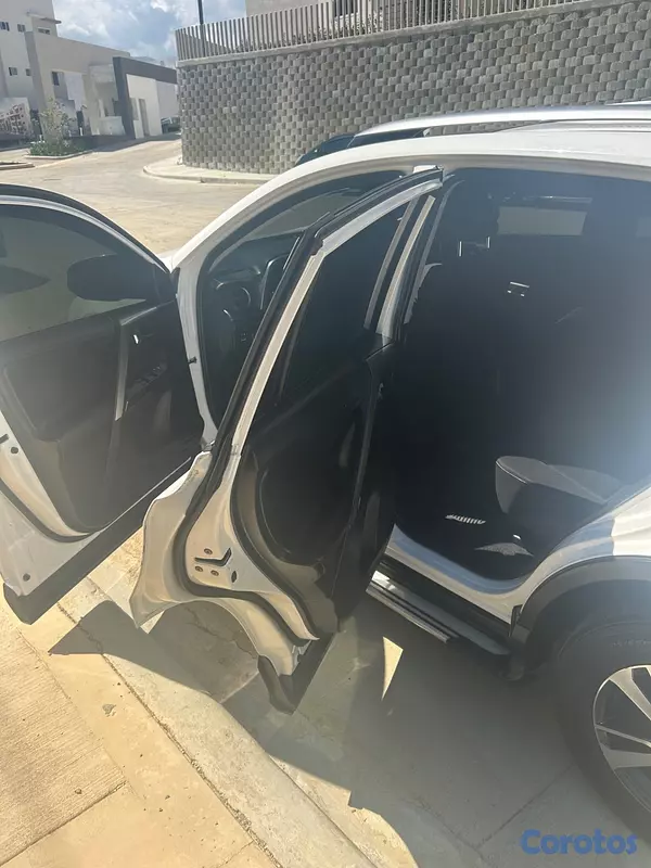 jeepetas y camionetas - Rav4 XLE 2018  3