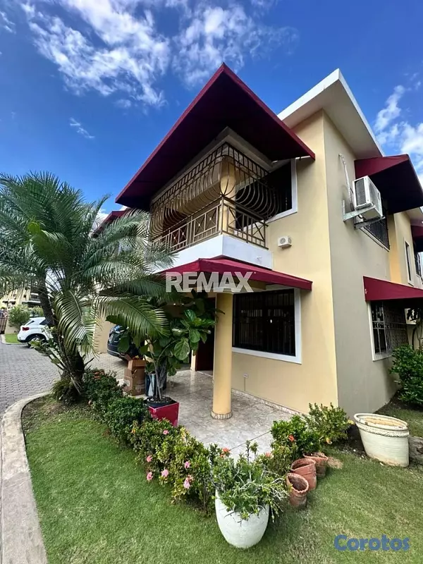 casas - Casa de 3 habitaciones 2.5 baños en alquiler en La 1
