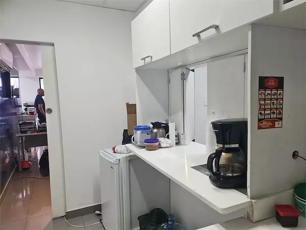 oficinas y locales comerciales - Local amplio de 450 metros abiertos 8