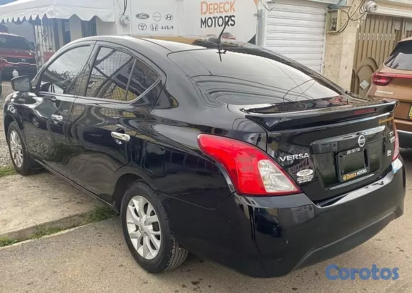 carros - Nissan Versa 2017 4
