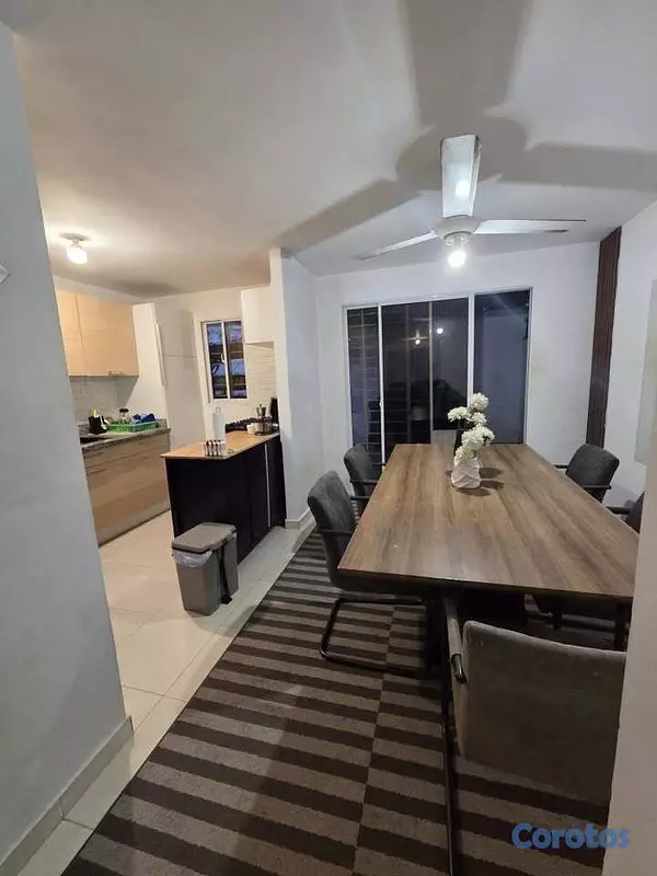 casas - Alquila Casa 3 Hab, 2.5 Ba, 2 Parqueos y Patio - J 1