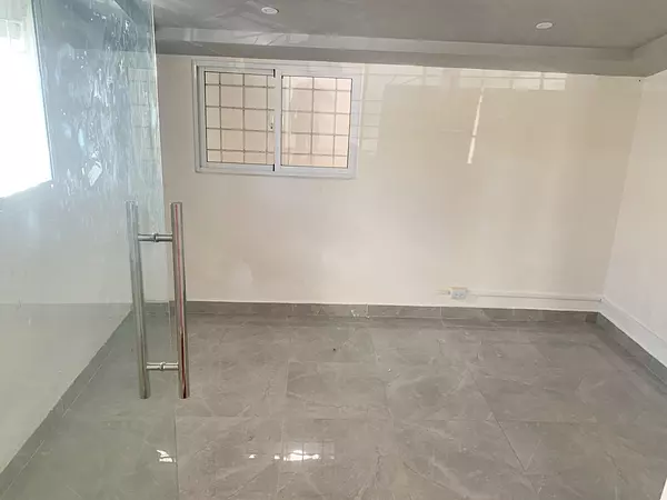 oficinas y locales comerciales - Local en naco céntrico  5