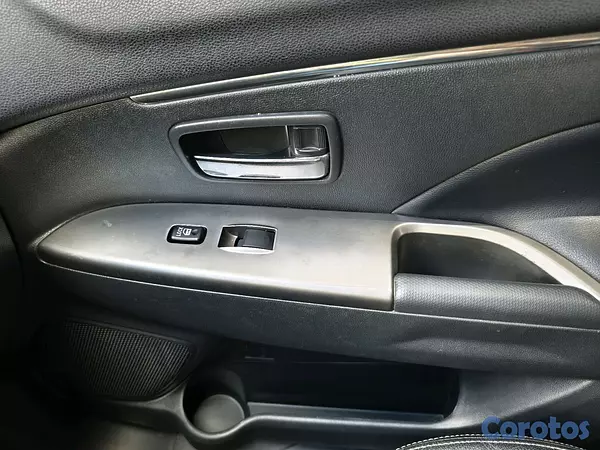 jeepetas y camionetas - Mitsubishi Outlander en muy excelente condiciones 17