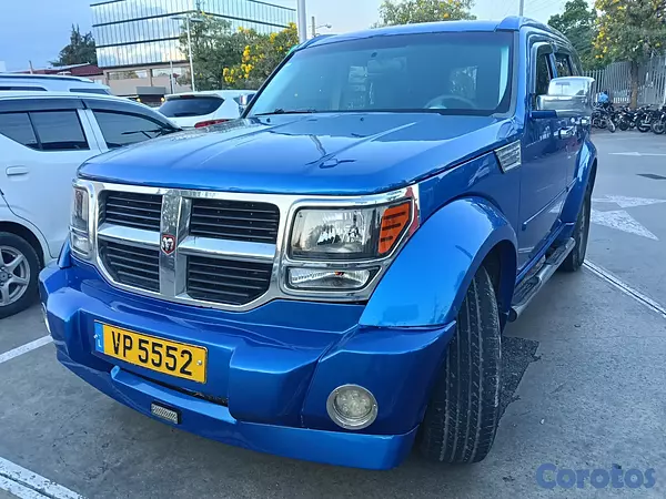 jeepetas y camionetas - Dodge Nitro como nueva madre mía con localizador GPS instalado carplay 7