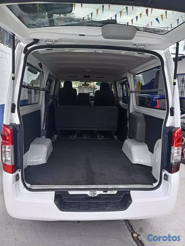 jeepetas y camionetas - NISSAN CARAVAN NV350 9