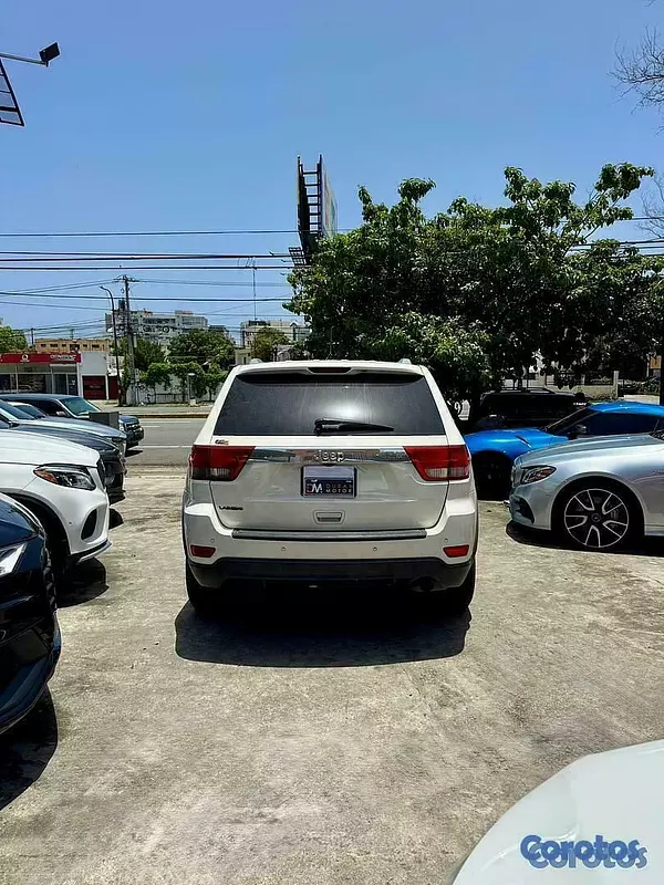 jeepetas y camionetas - Jeep Grand Cherokee Laredo 2012 8