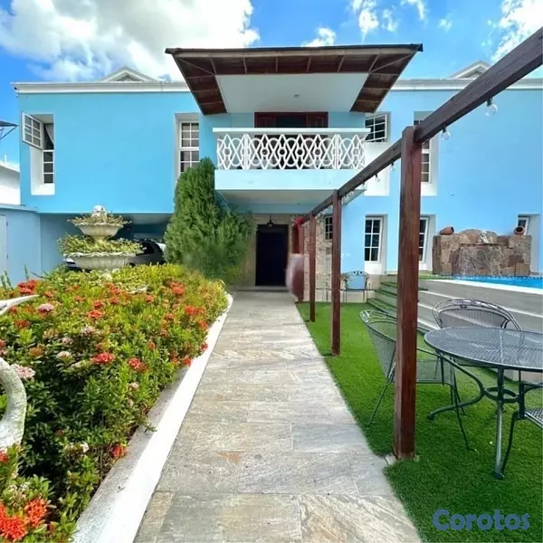 casas - vendo increíble casa altos De Arroyo hondo 3 con tres habitaciones 4 parqueos  4