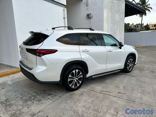 jeepetas y camionetas - Toyota highlander 2021 XLE  3