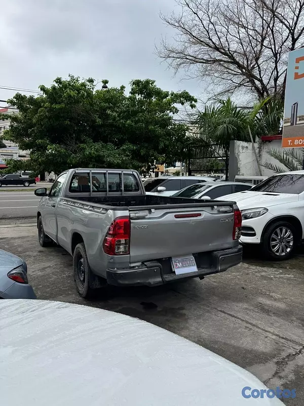 jeepetas y camionetas - Toyota Hilux 2023  6
