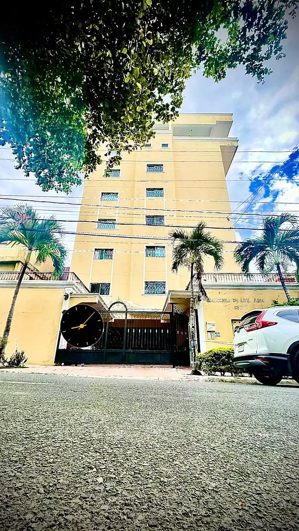 apartamentos - SE VENDE APARTAMENTO UNIVERSITARIA. 180mst. 3hab.  2parqueos
USD$ 230,000 1