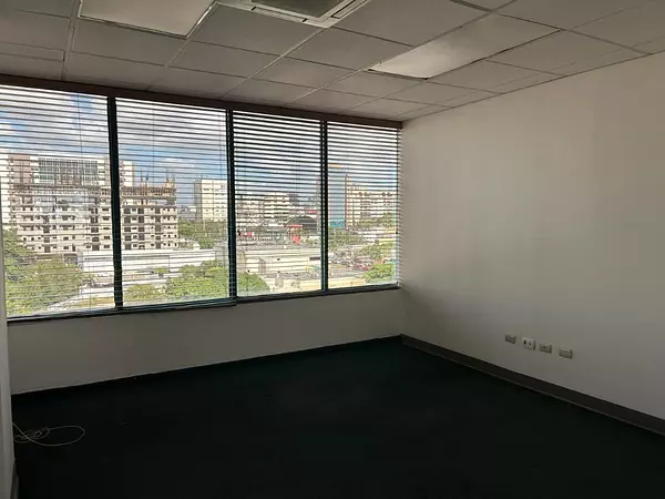 oficinas y locales comerciales - Local de Oficina en LA JULIA 7