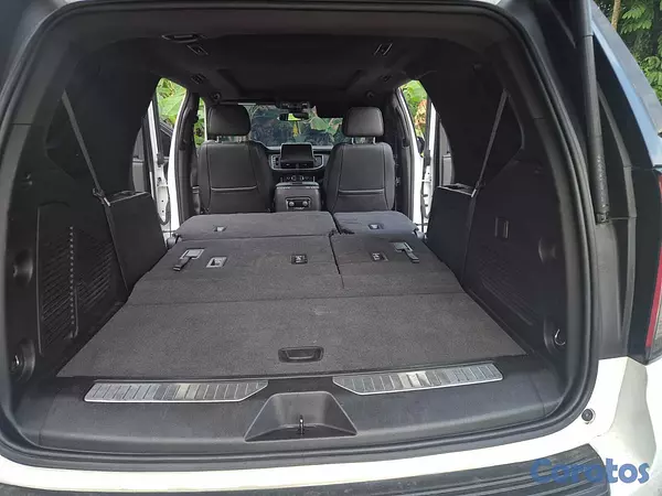 jeepetas y camionetas - 2021 Chevrolet Tahoe RST 35 MIL MILLAS 8