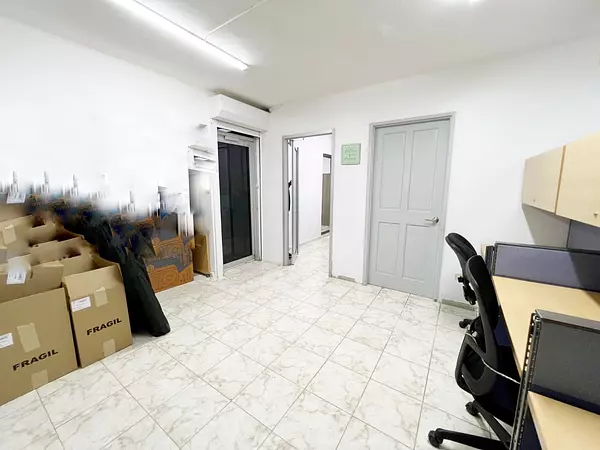 oficinas y locales comerciales - Propiedad comercial en los Prados 3