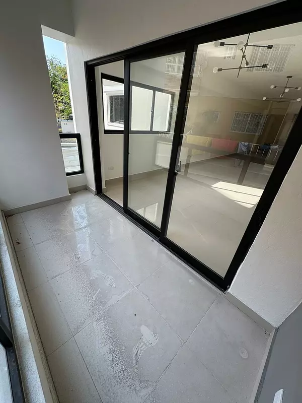 apartamentos - Apartamento en Alquiler
LOS RESTAURADORES
USD 950.00 (Mantenimiento incluido)

 4