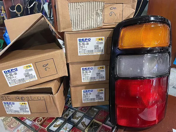 accesorios para vehiculos - Mica, luz trasera Gran Caravan 2004 - AL POR MAYOR Y AL DETALLE