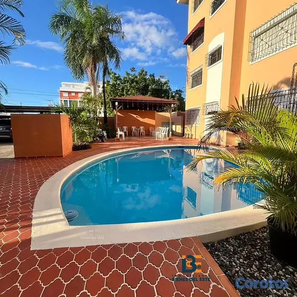 apartamentos - SE VENDE Amplio Apartamento CON ASCENSOR, PISCINA, 3