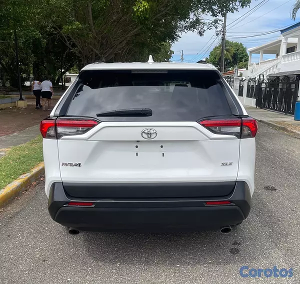 jeepetas y camionetas - Toyota RAV4 XLE 2021 
 6