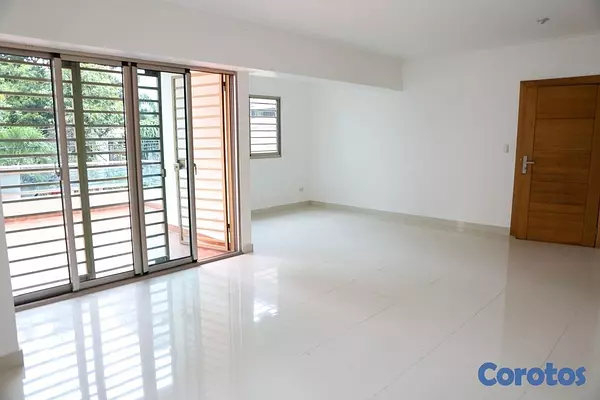 apartamentos - Alquiler de apartamento amplio en Bella Vista, 3 habitaciones, terraza y balcón
 3