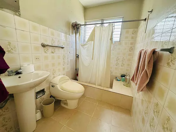 casas - Vendo Casa de dos Niveles  en urb. Fernandez  10
