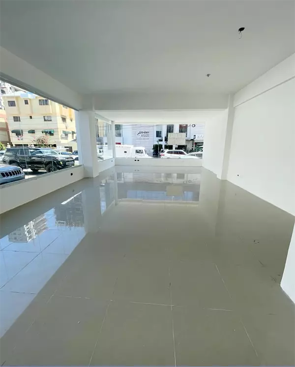 oficinas y locales comerciales - Local céntrico en Piantini  5