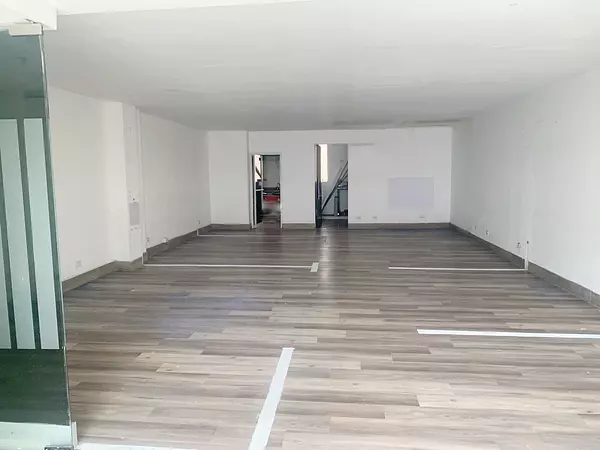 oficinas y locales comerciales - Local céntrico en Ens Naco  5