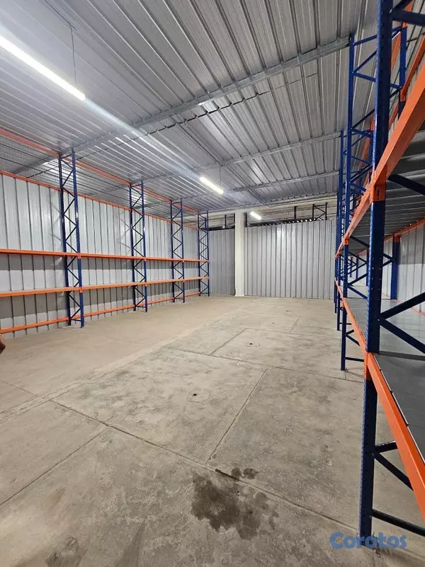 oficinas y locales comerciales - Se Alquilan Mininaves en Villas Agricolas  3