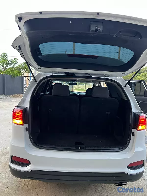 jeepetas y camionetas - Kia Sorento 2020 3 filas 4 cilindros 12