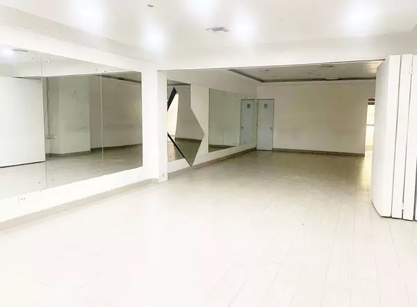 oficinas y locales comerciales - Local céntrico en Piantini 3