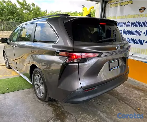 jeepetas y camionetas - 2021 Toyota Sienna XLE 2