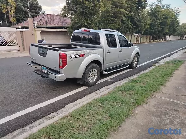 jeepetas y camionetas - Nissan frontier SV 2015 transmisión mecánica  5