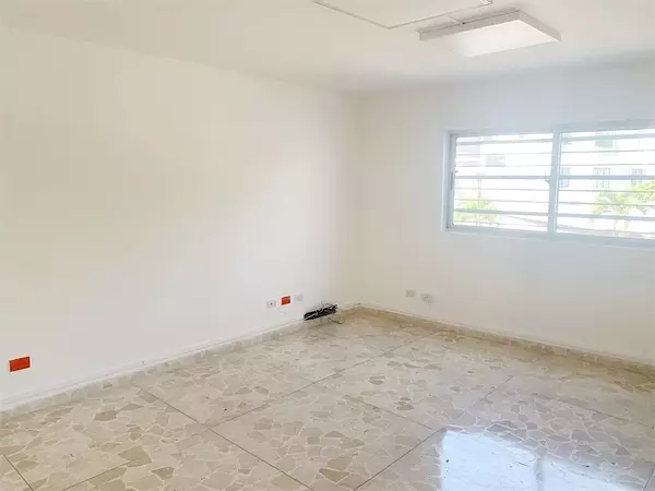 oficinas y locales comerciales - Local amplio en el millon  9