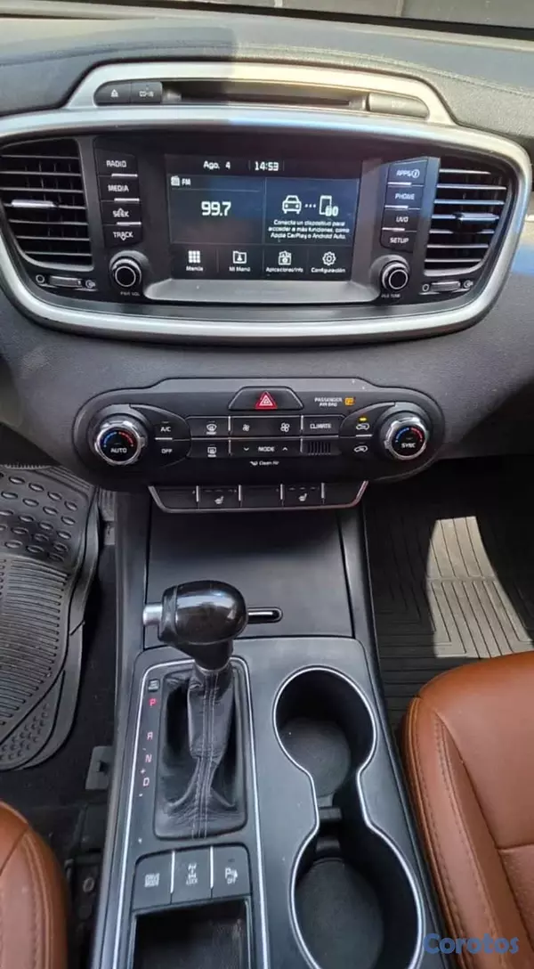 jeepetas y camionetas - Vendo Kia Sorento 3 filas de asientos año 2018  7