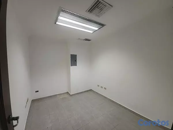 oficinas y locales comerciales - Alquiler en plaza comercial en Av, Winston Churchill 3