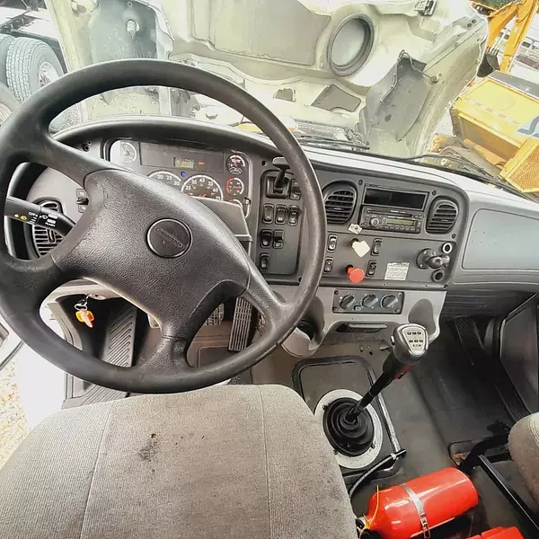 camiones y vehiculos pesados - Freightliner M2 106 año 2013  2