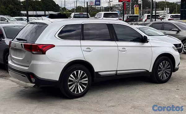 jeepetas y camionetas - Mitsubishi Outlander SEL 2019  
 5