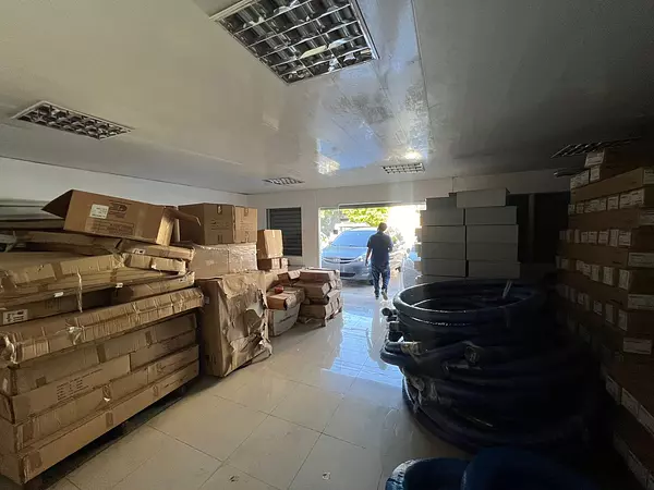oficinas y locales comerciales - Alquiler de Nave comercial en ensanche la Fe 2