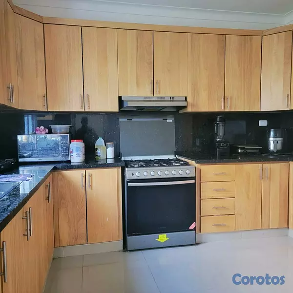 casas - VENDO casa en Av. Rep. de  Colombia detrás de La S 6