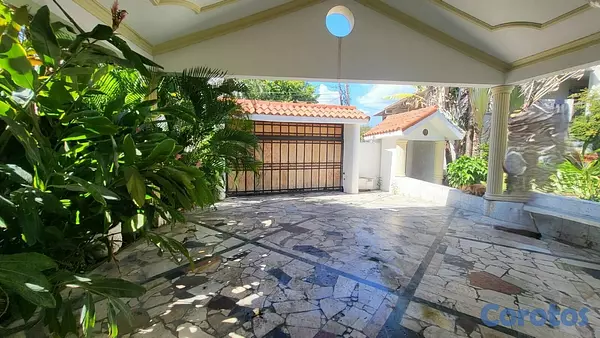 casas - Casa en Venta en El Millón para remodelar 10