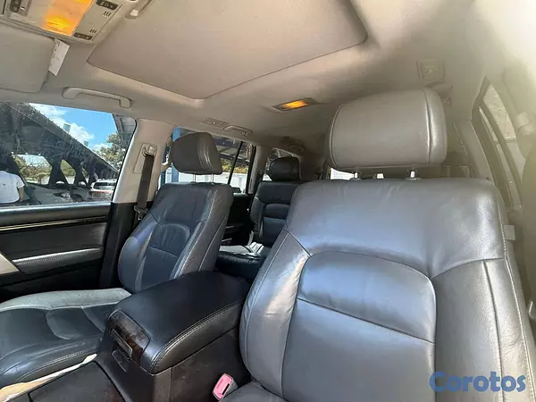 jeepetas y camionetas - Toyota land cruicer vxr 2011 2