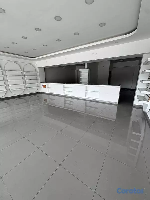 oficinas y locales comerciales - Local comercial de 106mt2 en alquiler Los Prados 5