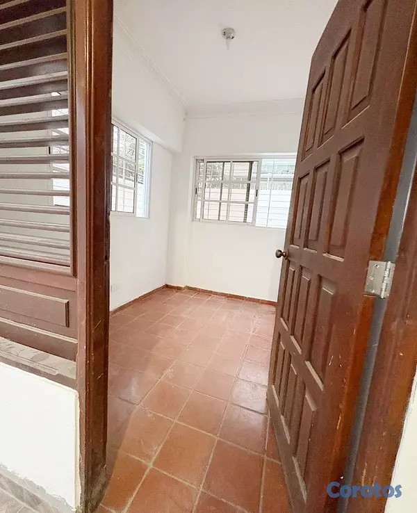 oficinas y locales comerciales - se alquila casa  6