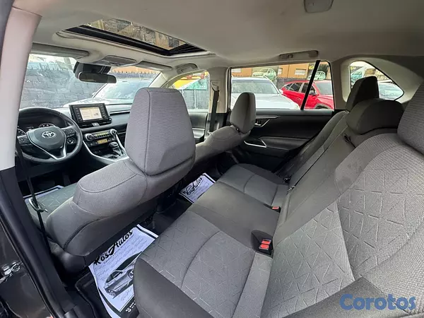 jeepetas y camionetas - Toyota Rav4 XLE 2022 9