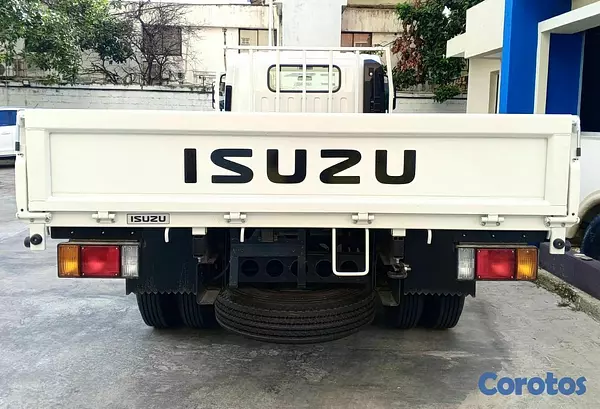 camiones y vehiculos pesados - Isuzu NPR Cama Larga (14 PIES) 2026 4