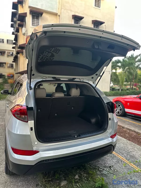 jeepetas y camionetas - Hyundai Tucson 2018 Negociable 6