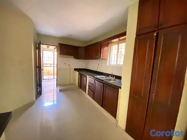 casas - Alquilo casa 2 niveles en autopista san Isidro, al lado de la Sirena  11