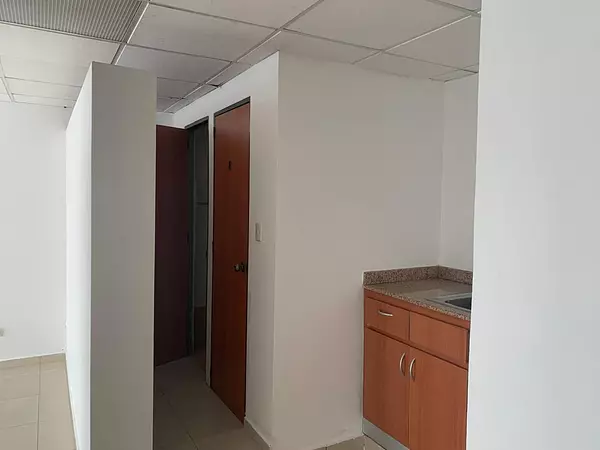 oficinas y locales comerciales - 🔵Alquilo local 2do piso  82 mts en piantini 5