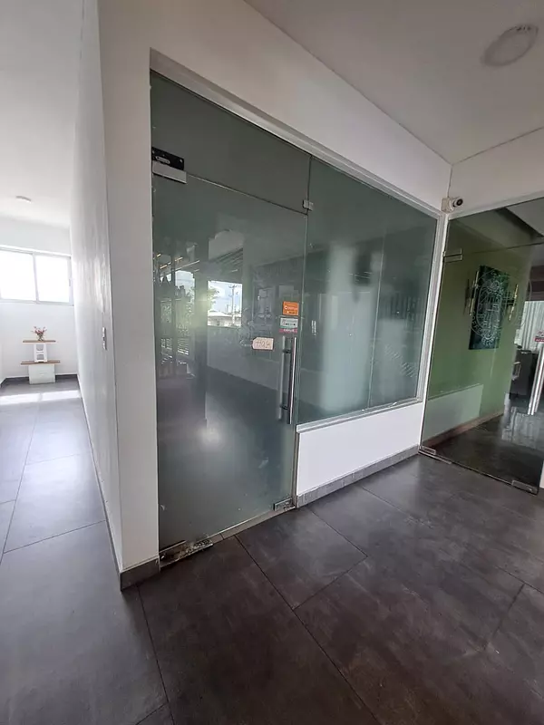 oficinas y locales comerciales - Alquilo local  2do piso 35 mts en los prados  1